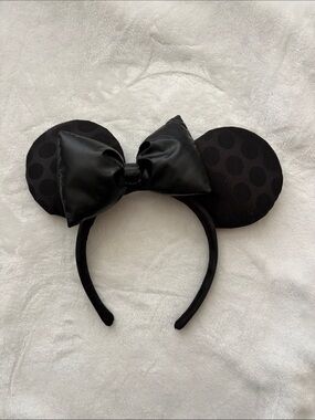 Black Minnie-Style Mouse Ears Headband (please don’t be afraid to send an offer)